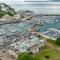 Sovereign House - Close to harbour with parking - 托基