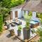 Bramblewood - Cosy chic, hot tub, close to beach