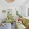 Bramblewood - Cosy chic, hot tub, close to beach