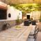 Gated private villa with large pool - Campanillas