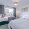 NEW! 3-Bed House in Manchester by 53 Degrees Property, Ideal for Long-Term Business & Contractor Stays, Sleeps 9! - 斯塔利桥