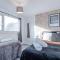 NEW! 3-Bed House in Manchester by 53 Degrees Property, Ideal for Long-Term Business & Contractor Stays, Sleeps 9! - 斯塔利桥