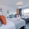 NEW! 3-Bed House in Manchester by 53 Degrees Property, Ideal for Long-Term Business & Contractor Stays, Sleeps 9! - 斯塔利桥
