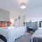 NEW! 3-Bed House in Manchester by 53 Degrees Property, Ideal for Long-Term Business & Contractor Stays, Sleeps 9! - 斯塔利桥