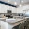 Modern 5BD, 4BA pool home in a golf resort community of Providence - 达文波特