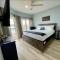 Lake Ozark's Lakefront Oasis with Fireplace, Game Room, Theater & More! - أوساغ بيتش