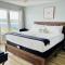 Lake Ozark's Lakefront Oasis with Fireplace, Game Room, Theater & More! - أوساغ بيتش