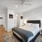 Stylish Beachside Unit with Parking, Gym & Pool - ملبورن