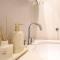 Entire 1 BR Southbank Apartment - Gym Pool Sauna 1 step to Crown Casino