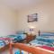 Monterey Lodge Unit 16 27 Warne Terrace Kings Beach