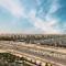 Lux Studio Apt in Damac Hills - Dubaj
