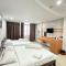 Rich Hotel