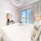 Chic 2BR with Iconic Dubai Eye and Palm Views - Dubaj