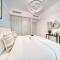 Chic 2BR with Iconic Dubai Eye and Palm Views - Dubaj