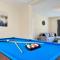 Spacious 6 Bedroom Home with Pool Table - Free Driveway Parking - 12 beds and 3 Bathrooms - Rustic Cottage Features - Teversall