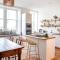 Oakshaw Apartment