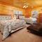 Spacious 8BR Sleeps 25 VIEWS! Prime Location - 赛维尔维尔