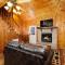 Romantic 1BR HOT TUB Free Attraction Tickets - Pigeon Forge