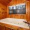 Romantic 1BR HOT TUB Free Attraction Tickets - Pigeon Forge