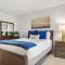 The Lone Traveller with Heated Community Pool & Spa