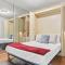 The Lone Traveller with Heated Community Pool & Spa