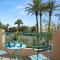 The Agave Cowboy with Community Pool overlooking Looking Ocotillo Lake - 凤凰城