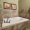 Spacious 3BR w River VIEWS 2 Min to Pigeon Forge - Pigeon Forge