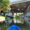 Fyrebird Place - Industrial Loft with Pavilion & Yard - 圣安东尼奥