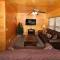Spacious 4BR Sleeps 12 5 Min to Pigeon Forge Pkwy FREE Attraction Tickets - بيدجن فورج