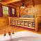 Spacious 2BR Hot Tub Pool Table FREE Attraction Tickets - Gatlinburg