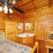 Spacious 2BR Hot Tub Pool Table FREE Attraction Tickets - Gatlinburg