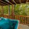 Spacious 2BR Hot Tub Pool Table FREE Attraction Tickets - Gatlinburg