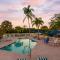 Heated Pool, Dock, on Lagoon, Turtle Beach 1 mile and Crescent Beach 2 miles, 1bdr - سيستا كي