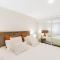 Glenelg Apartment
