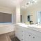 Serenity Retreat Noosa Luxury Guest Suite w Private Solar Heated Pool