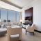 EaseMyTrip - Exquisite Downtown 2BR in Address Skyview Tower 1 - Dubaj