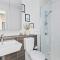 A Cozy 2BR Apt with Harbour Views and FREE Parking