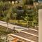 Sea Breeze Santorini Beach Resort, Curio By Hilton - 佩里沃罗