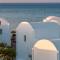 Sea Breeze Santorini Beach Resort, Curio By Hilton - 佩里沃罗