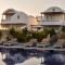 Sea Breeze Santorini Beach Resort, Curio By Hilton - 佩里沃罗