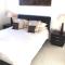 Penthouse - 2 Bed - 2 Bath - Free Parking