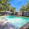 Upscale 6BR 2,5BA Holiday Home with Pool, Hot Tub & Game Room - Farmers Branch