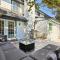 Upscale 6BR 2,5BA Holiday Home with Pool, Hot Tub & Game Room - Farmers Branch