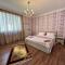Spacious Yellow Villa with garden - up to 8 guests