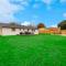 Upscale 3BR 2BA Cozy Holiday Home with Pool & Grill