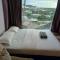 Sky Suites 2BR 2 Baths with Parking - Kampong Sembulan