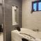 Haven Lodge Islamabad, Cheerful 4BR with hot tub & mountain view
