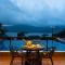 StayVista at La Belleza with Infinity Pool & Lake View Alfresco Dining