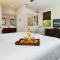 HALE OHONU Stylish 3BR Detached Home Close to KaMilo Pools