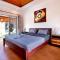Balinese 3BR Pool Villa Freya, Spacious Courtyard, 70 m from Stay Wellbeing & Lifestyle - Ban Saiyuan (1)